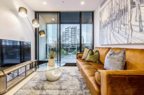 Hip Pad in Cool St Kilda Precinct FREE Parking